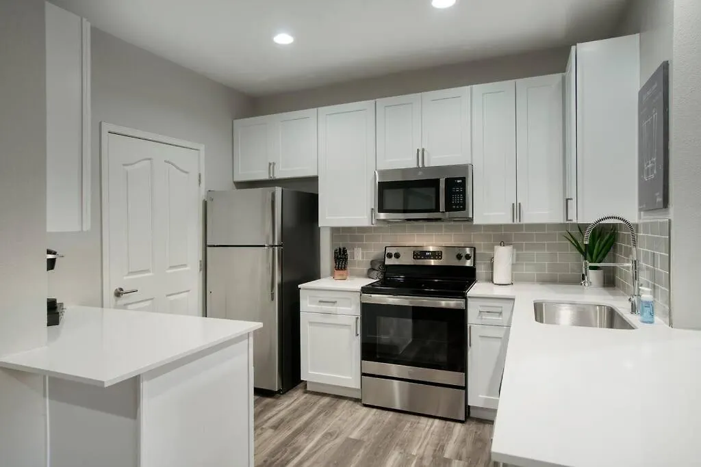 Modern 2-Br Condo Near Kierland Commons スコッツデール