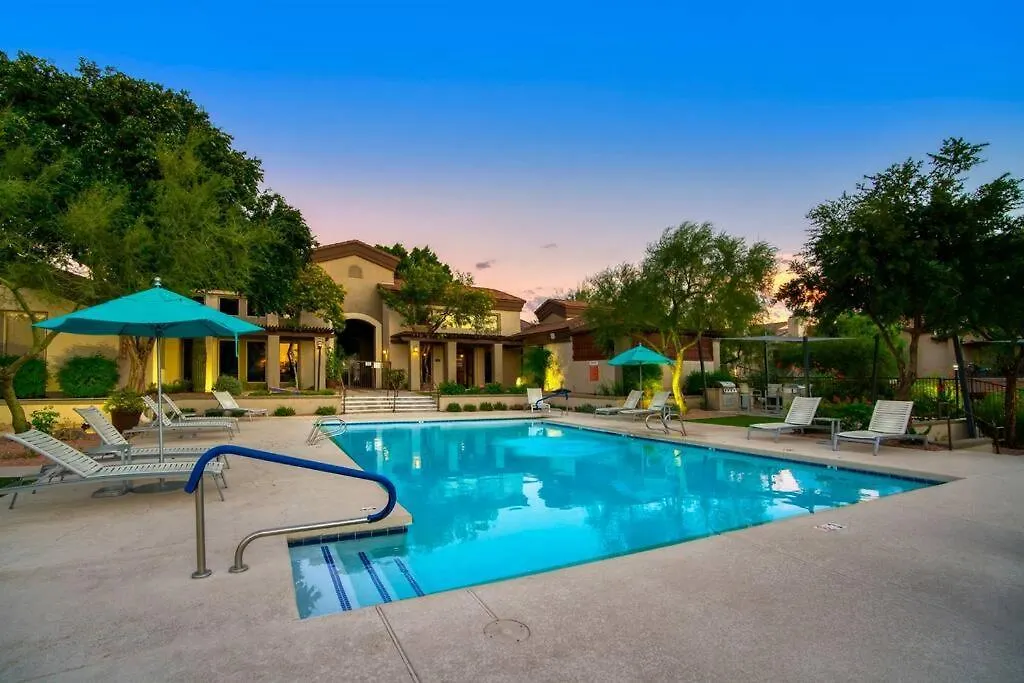 Modern 2-Br Condo Near Kierland Commons スコッツデール 0*,