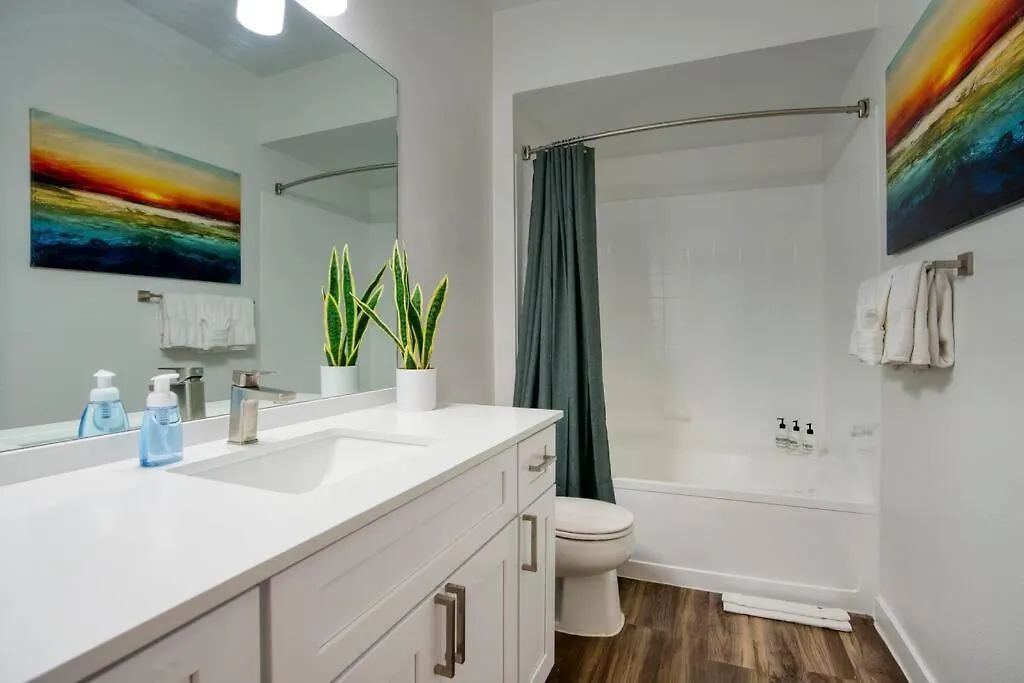 Modern 2-Br Condo Near Kierland Commons スコッツデール アパート