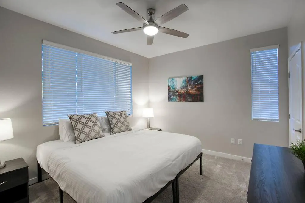 Modern 2-Br Condo Near Kierland Commons Scottsdale Lejlighed