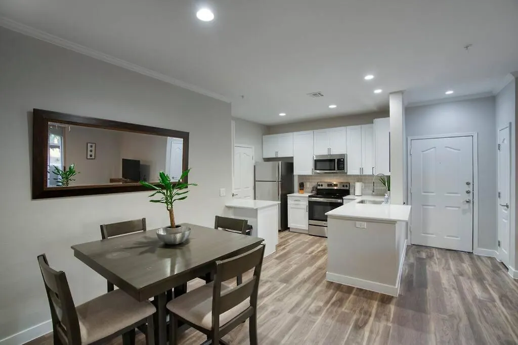 Modern 2-Br Condo Near Kierland Commons Scottsdale USA